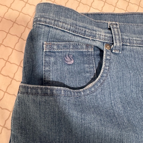 Gloria Vanderbilt Classic Denim Straight Leg Jeans - Picture 7 of 13